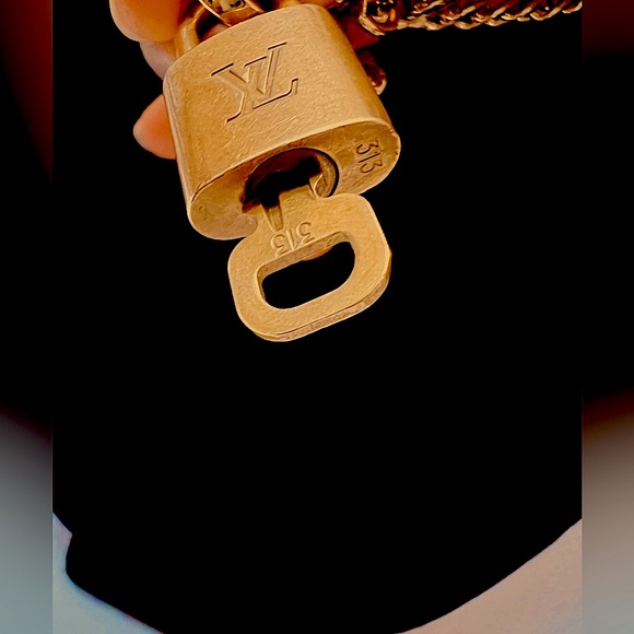 Authentic LV Gold Lock/Key #313, Authentic LV Box & Unbranded Chain 💛🧡 - Picture 3 of 10